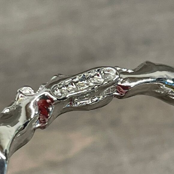 Vintage Gerrys Wreath Brooch Silver Tone Textured Leaf Open Center Stamped 1.75" - Picture 4 of 6